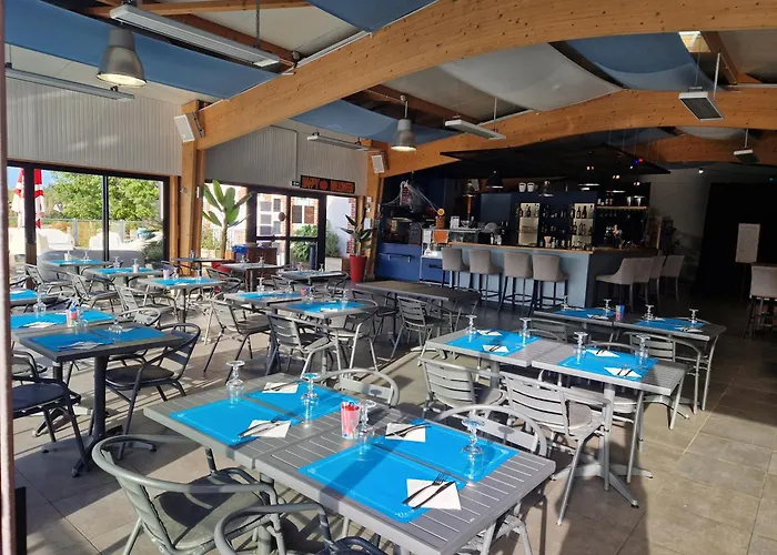 5 Etoiles Piscines Chauffees Club Enfants Mobilhome Premium 6pers Kamp alanı *