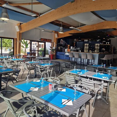 5 Etoiles Piscines Chauffees Club Enfants Mobilhome Premium 6pers Кемпинг *