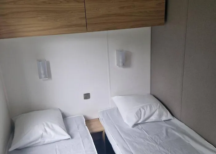 5 Etoiles Piscines Chauffees Club Enfants Mobilhome Premium 6pers Campsite